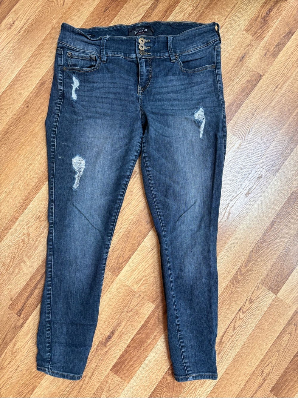 Torrid Premium Women’s Mid Rise Jegging Distressed Denim Blue Jeans size 16